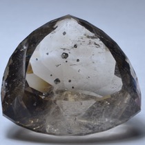 Кварц(раухтопаз) с включениями кристаллов Пирита. 