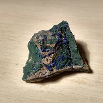 Малахит с кристаллами азурита