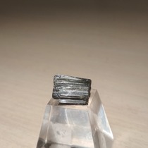 Расщепленный кристалл турмалина 