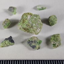 кристаллы граната демантоида - 8 шт.