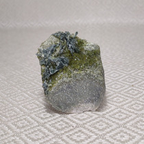 Везувиан, Клинохлор, Хромит, 61х41х15 мм